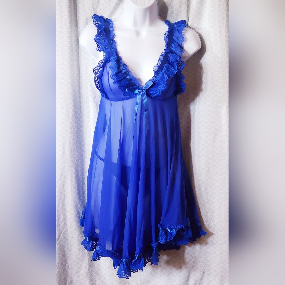 Night gown.  Fits medium.  New with tag.  Navy blue and green  color.